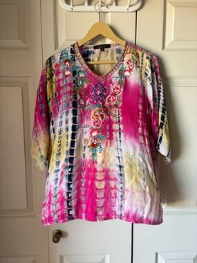 Calessa | Floral embroidered tie-dye tunic. Medium. Boho. Festival. Chic